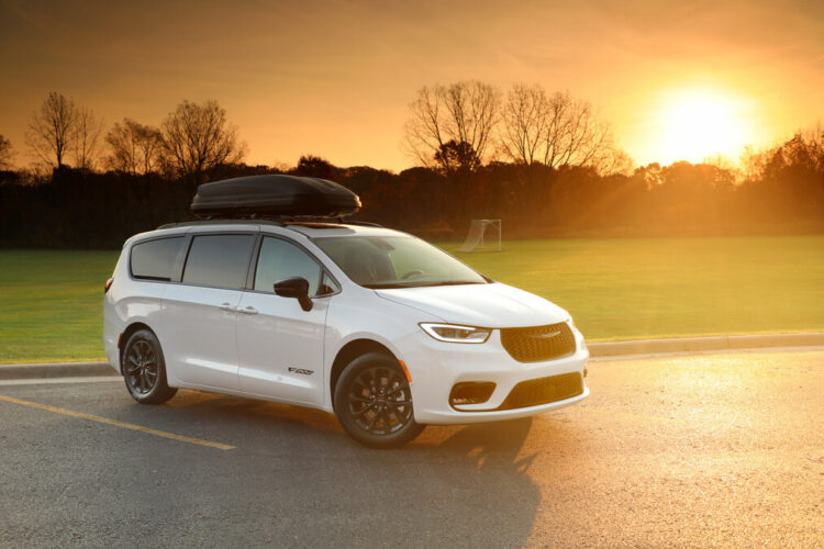 Fam Fave: Chrysler Fuels Family Fun, Best-in-class Overall Cargo Volume With New Chrysler Pacifica FAV Edition